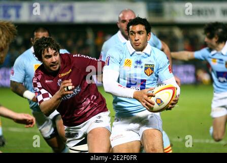 USA Perpignans Maxime Mermoz beim französischen Top 14 Rugby-Spiel USAP gegen Union Bordeaux-Begles. USAP gewann 38 - 13 im Aime Giral Stadion in Perpignan, Südfrankreich am 23. Dezember 2011. Foto von Michel Clementz/ABACAPRESS.COM Stockfoto