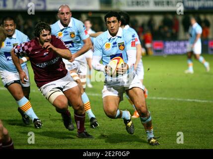 USA Perpignans Maxime Mermoz beim französischen Top 14 Rugby-Spiel USAP gegen Union Bordeaux-Begles. USAP gewann 38 - 13 im Aime Giral Stadion in Perpignan, Südfrankreich am 23. Dezember 2011. Foto von Michel Clementz/ABACAPRESS.COM Stockfoto