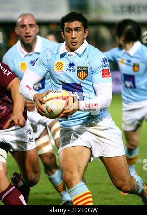 USA Perpignans Maxime Mermoz beim französischen Top 14 Rugby-Spiel USAP gegen Union Bordeaux-Begles. USAP gewann 38 - 13 im Aime Giral Stadion in Perpignan, Südfrankreich am 23. Dezember 2011. Foto von Michel Clementz/ABACAPRESS.COM Stockfoto