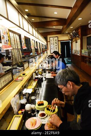 Ein traditionelles Sushi-Restaurant in Nemuro, Hokkaido, Japan. Stockfoto