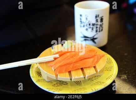 Ein traditionelles Sushi-Restaurant in Nemuro, Hokkaido, Japan. Stockfoto