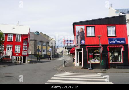 Reykjavik, Island - 20. Juni 2019 - Blick auf die Gebäude auf Vesturgata in der Stadt Stockfoto