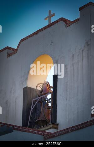 Der Glockenturm der Socorro Mission, erbaut 1840, in Socorro, Texas bei El Paso. Stockfoto