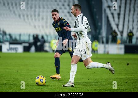 Turin, Italien. Januar 2021. Federico Bernardeschi vom FC Juventus während des Coppa Italia-Spiels zwischen Juventus und dem FC Genua im Allianz-Stadion am 13. Januar 2021 in Turin, Italien. Sportstadien in ganz Italien unterliegen aufgrund der Coronavirus-Pandemie strengen Beschränkungen, da staatliche Gesetze zur sozialen Distanzierung Fans in Veranstaltungsorten verbieten, was dazu führt, dass Spiele hinter verschlossenen Türen gespielt werden. (Foto von Alberto Gandolfo/Pacific Press) Quelle: Pacific Press Media Production Corp./Alamy Live News Stockfoto