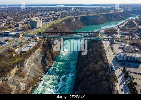 Michigan Central Railway Bridge, Great Gorge Railway Trail und die Lower Steel Arch Bridge zwischen Kanada und den Vereinigten Staaten Stockfoto