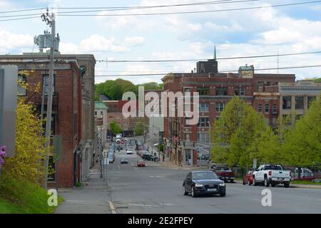 Historische Blöcke an der State Street und Harlow Street Kreuzung in der Innenstadt von Bangor, Maine ME, USA. Stockfoto
