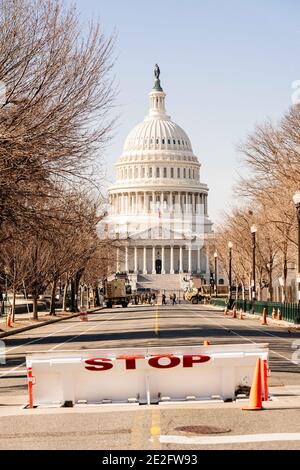 Washington, Usa. Januar 2021. Am Mittwoch, den 13. Januar 2021, wurde der Umkreis um das US-Kapitolgebäude und die umliegenden Grundstücke vor der Amtseinführung am 20. Januar 2020 um einen weiteren Block erweitert. Washington, DC, USA, 13. Januar 2021. Foto von Kit Karzen/ABACAPRESS.COM Quelle: Abaca Press/Alamy Live News Stockfoto