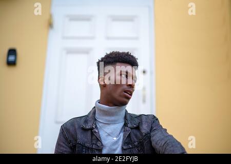 Nahaufnahme eines eleganten jungen Mannes Stockfoto