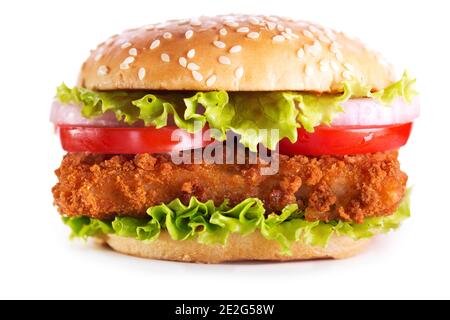 Fisch Burger mit Gemüse isoliert auf weißem Hintergrund Stockfoto