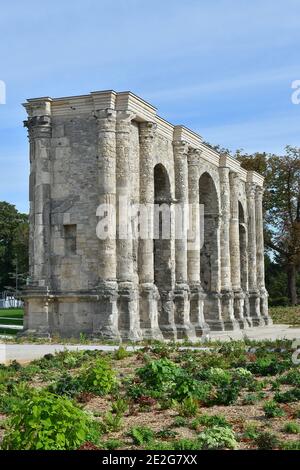 Reims (Nordostfrankreich): 'Porte de Mars', ein alter römischer Triumphbogen aus dem 2. Jahrhundert Stockfoto