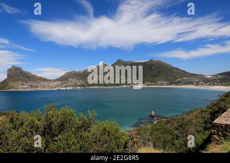 Hout Bay Harbour von Chapmans Peak Drive aus gesehen, Kapstadt, Südafrika. Stockfoto