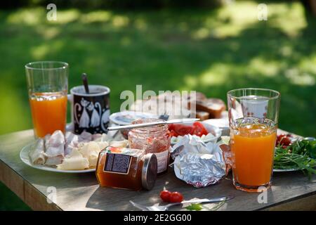 Prag, Tschechische Republik - 5. August 2018: Typisches Frühstück auf der tschechischen Landseite Stockfoto