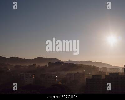 Sonnenaufgang über ruhiger Aussicht, Cannes, Französische Riviera, Frankreich Stockfoto