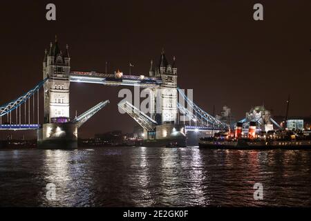 Thames Bootsparty an Bord der Waverley, London Stockfoto