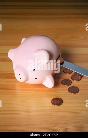 Einbruch in eine Schweinebank. Stockfoto