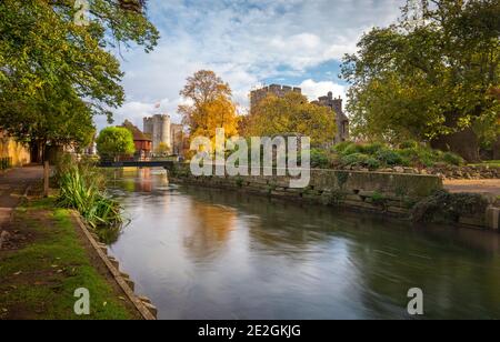 Herbstfarben in Westgate Gardens; ein hübscher öffentlicher Park in Canterbury, Kent. Stockfoto