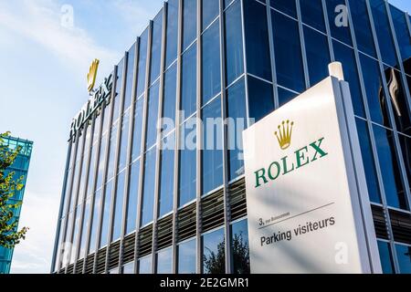 Rolex Willkommensschild am Eingang des Besucherparkplatzes der schweizer Luxusuhren-Zentrale in Genf. Stockfoto