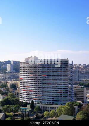 Marseille (Südostfrankreich): Le Brasilia, ein 22-stöckiges Hochhaus aus dem 20. Jahrhundert, erbaut 1967 in der Nähe des Wohnhauses Cite Ra Stockfoto