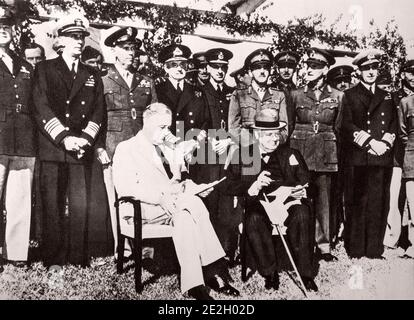 Die Konferenz von Casablanca. Durch ihre technischen Beratern umgeben, Präsident Roosevelt und der britische Premierminister den Betrieb des 19 diskutieren Stockfoto