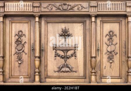 Ein Teil der alten Küche Sideboard als Beispiel für schönen Holzstich als Hintergrund. Stockfoto