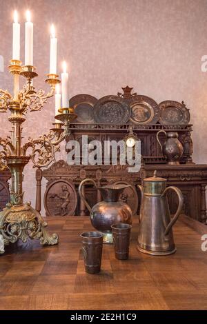Teil der antiken Küche im traditionellen belgischen Stil. Stockfoto