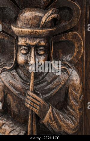 Die geschnitzten Figuren auf Holz, Element der Einrichtung. Stockfoto