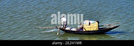 Kalna, Westbengalen, Indien. Luftaufnahme über Fischer im Fluss Hooghly, Teil des Ganges. Stockfoto