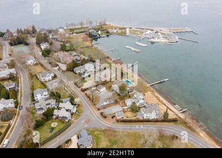 Luftaufnahme der Shelter Island Heights und des Shelter Island Yacht Club, Shelter Island, NY Stockfoto