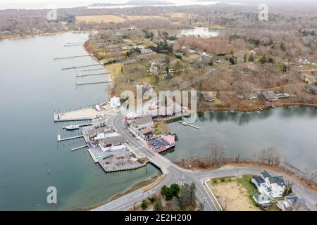 Luftaufnahme des Einkaufsviertels der Shelter Island Heights, Shelter Island, NY Stockfoto