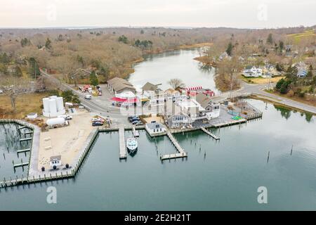 Luftaufnahme des Einkaufsviertels der Shelter Island Heights, Shelter Island, NY Stockfoto