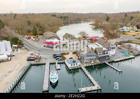 Luftaufnahme des Einkaufsviertels der Shelter Island Heights, Shelter Island, NY Stockfoto