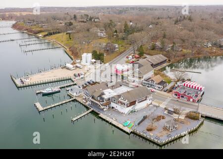 Luftaufnahme des Einkaufsviertels der Shelter Island Heights, Shelter Island, NY Stockfoto