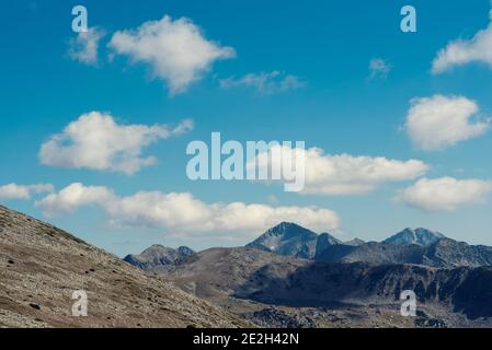 Beautiful view of National park Pirin mountain tops in a sunny summer day in Bulgaria Stockfoto