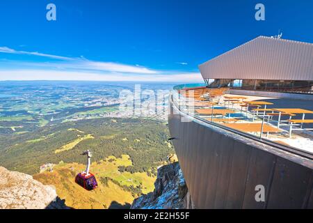 Berg Pilatus Seilbahn oben und Stadt Luzern Luftbild, Zentralschweiz Landschaft Stockfoto