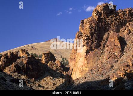 Rhyolit Bergspitze, Leslie Gulch Bereich der Kritischen Umweltschutz, Oregon Stockfoto