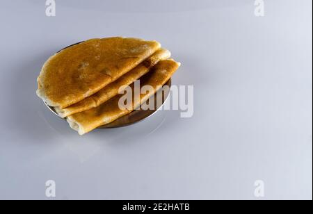 Frische hausgemachte Dosa für ein gesundes Frühstück am Morgen Stockfoto