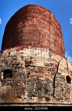 Sarnath, Uttar Pradesh, Indien - archäologische Stätte nördlich von Varanasi. Nach der Tradition war es dort, wo der Buddha zuerst begann, sein f zu lehren Stockfoto