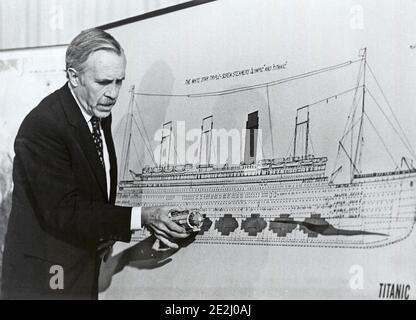 HEBEN SIE DIE TITANIC 1980 AFD Film mit Jason Robards als Admiral James Sandecker Stockfoto