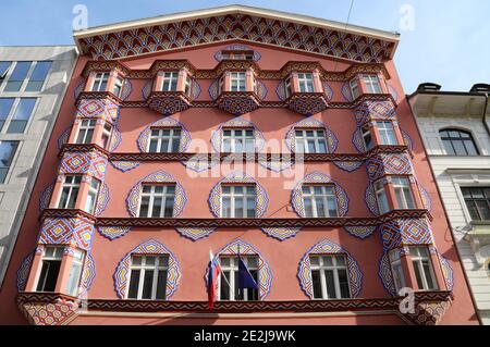 Vurnik Haus, das 1921 in Ljubljana gebaut wurde Der slowenische Nationalstil und ist einer der am meisten Berühmte Gebäude in der Stadt Stockfoto