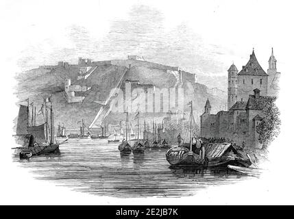 Ehrenbreitstein und Coblentz, 1845. Boote auf dem Rhein in Deutschland: 'Ehrenbreitstein, das Gibraltar des Rheins, verbunden mit Coblentz durch eine Bootsbrücke: Es bietet einen herrlichen Blick auf die Verbindung von Rhein und Mosel, und auf den Verlauf des Rheins von Stolzenfels hinunter nach Andernach. Jeder Leser von "Childe Harold" [von Lord Byron] wird sich an "Ehrenbreitstein mit ihrer zertrümmeren Mauer" erinnern. Es ist jedoch jetzt nicht mehr eine Ruine. Seit 1814 haben die Preußen die Festung restauriert und neue Werke hinzugefügt, die erst vor kurzem gebracht wurden Stockfoto