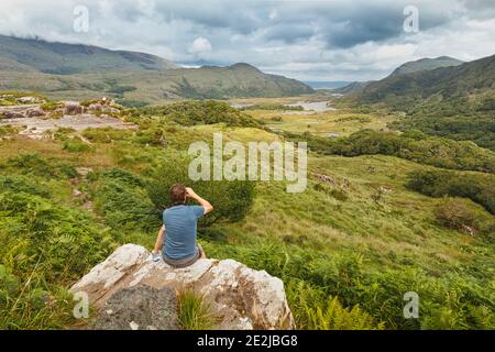 Die Seen von Killarney auf dem Ring of Kerry. Eine Szene, die als Ladies View bekannt ist. County Kerry, Republik Irland. Irland. Stockfoto