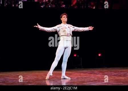 Carlos Acosta probt Don Quixote als Teil von Carlos Acosta: The Classical Farewell in der Royal Albert Hall - London. Foto Datum: Montag 3. Oktober 2016. Bildnachweis sollte lauten: David Jensen/EMPICS Entertainment Stockfoto