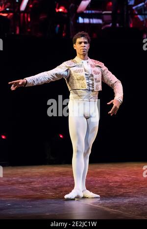 Carlos Acosta probt Don Quixote als Teil von Carlos Acosta: The Classical Farewell in der Royal Albert Hall - London. Foto Datum: Montag 3. Oktober 2016. Bildnachweis sollte lauten: David Jensen/EMPICS Entertainment Stockfoto