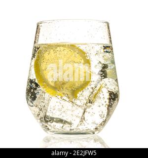 Gin und Tonic in Glas Stockfoto