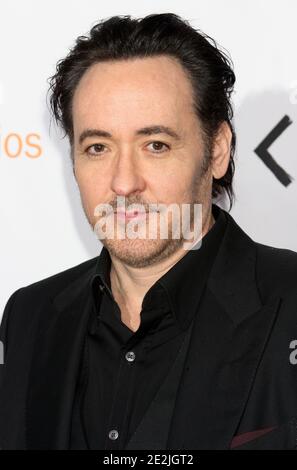 John Cusack nimmt am 1. Dezember 2015 an der Premiere von 'CHI-RAQ: A Spike Lee Joint' im Ziegfeld Theatre in New York City Teil. Foto: Henry McGee/MediaPunch Stockfoto