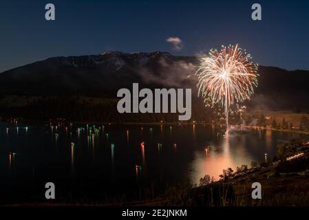 Feuerwerk am 4. Juli, Wallowa Lake, Oregon. Stockfoto