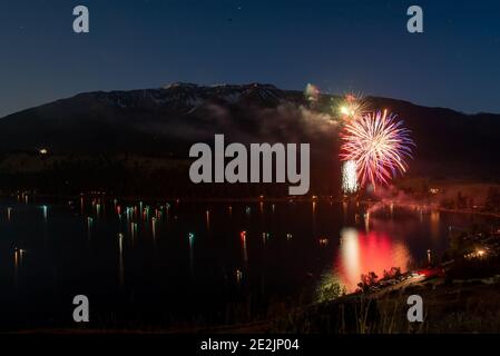 Feuerwerk am 4. Juli, Wallowa Lake, Oregon. Stockfoto