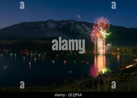 Feuerwerk am 4. Juli, Wallowa Lake, Oregon. Stockfoto