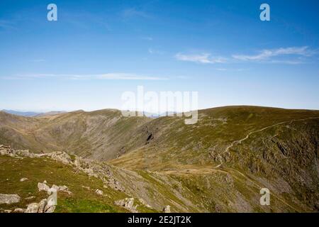 Der Grat, der vom alten Mann von Coniston in Richtung führt Swirl wie von Dow Crag aus gesehen Lake District Coniston Cumbria England Stockfoto