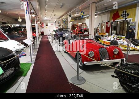 MOTALA, SCHWEDEN - 13. JANUAR 2020: Morgan +8, 1978, altes rotes Auto im Motala Motor Museum. Stockfoto